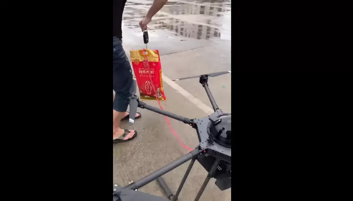 Drone avec charge utile de 5 kg, kit de largage et télécommande, retour sur appel à une touche, itinéraire planifié.