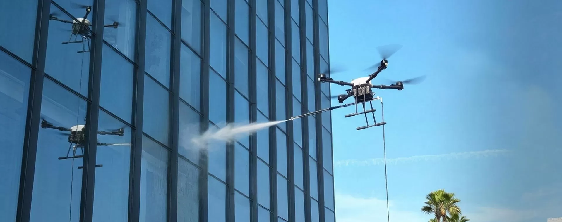 Drones de nettoyage pour l'entretien de précision des bâtiments