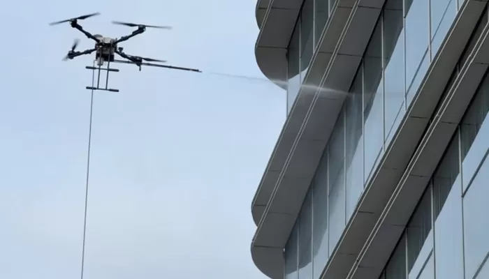 Drone de nettoyage de vitres pour immeubles de grande hauteur